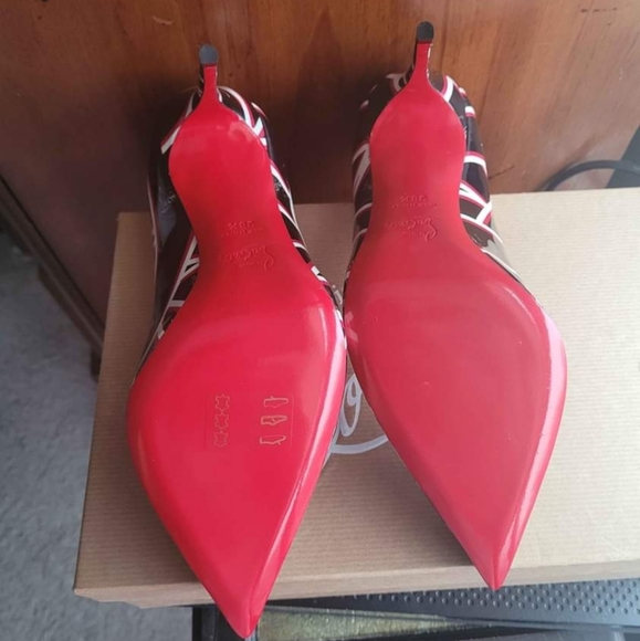 Louboutins size 38.5 (size 8) - Picture 6 of 7